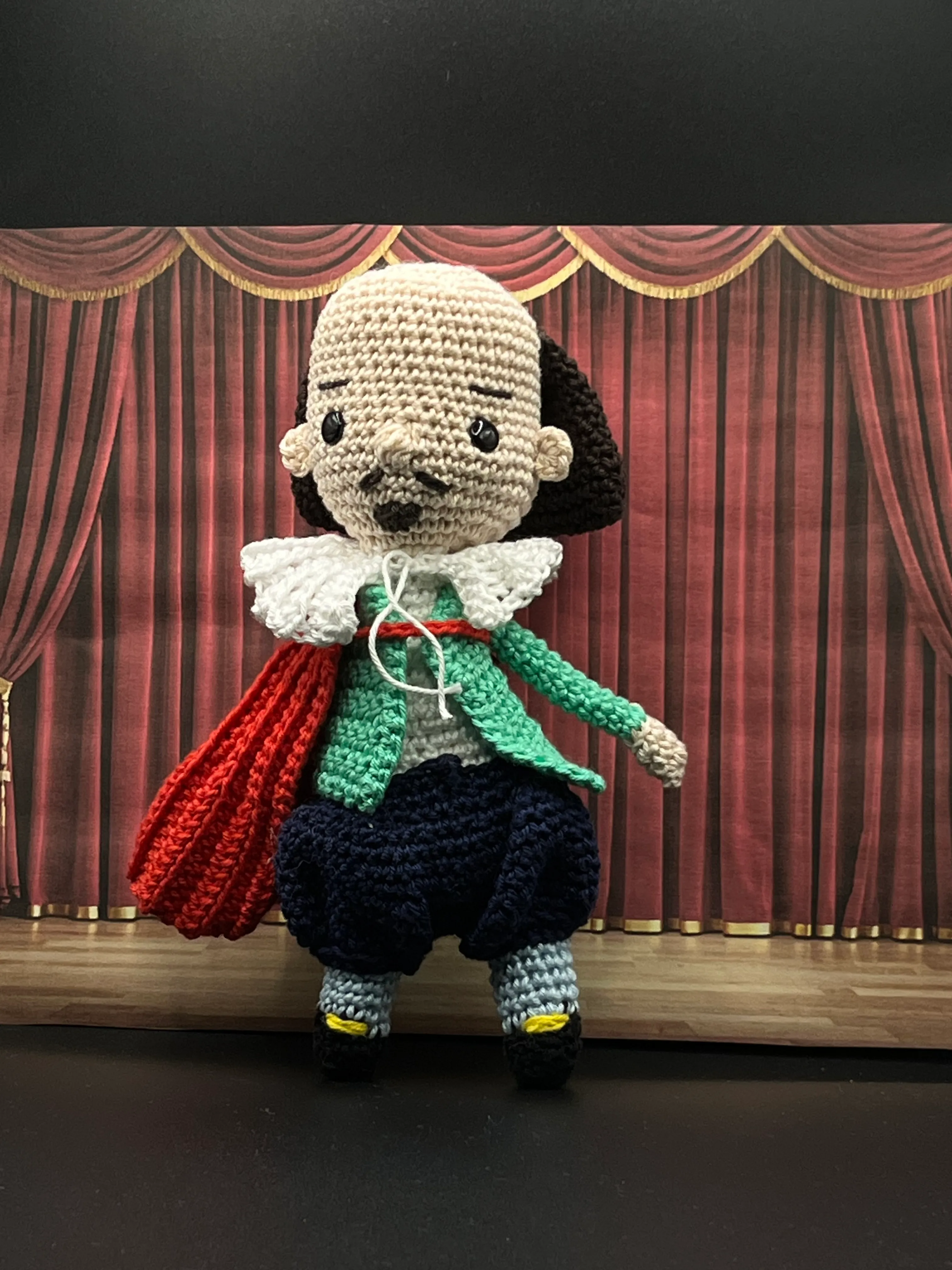 Shakespeare amigurumi showing the high white collar and auburn yarn hair
