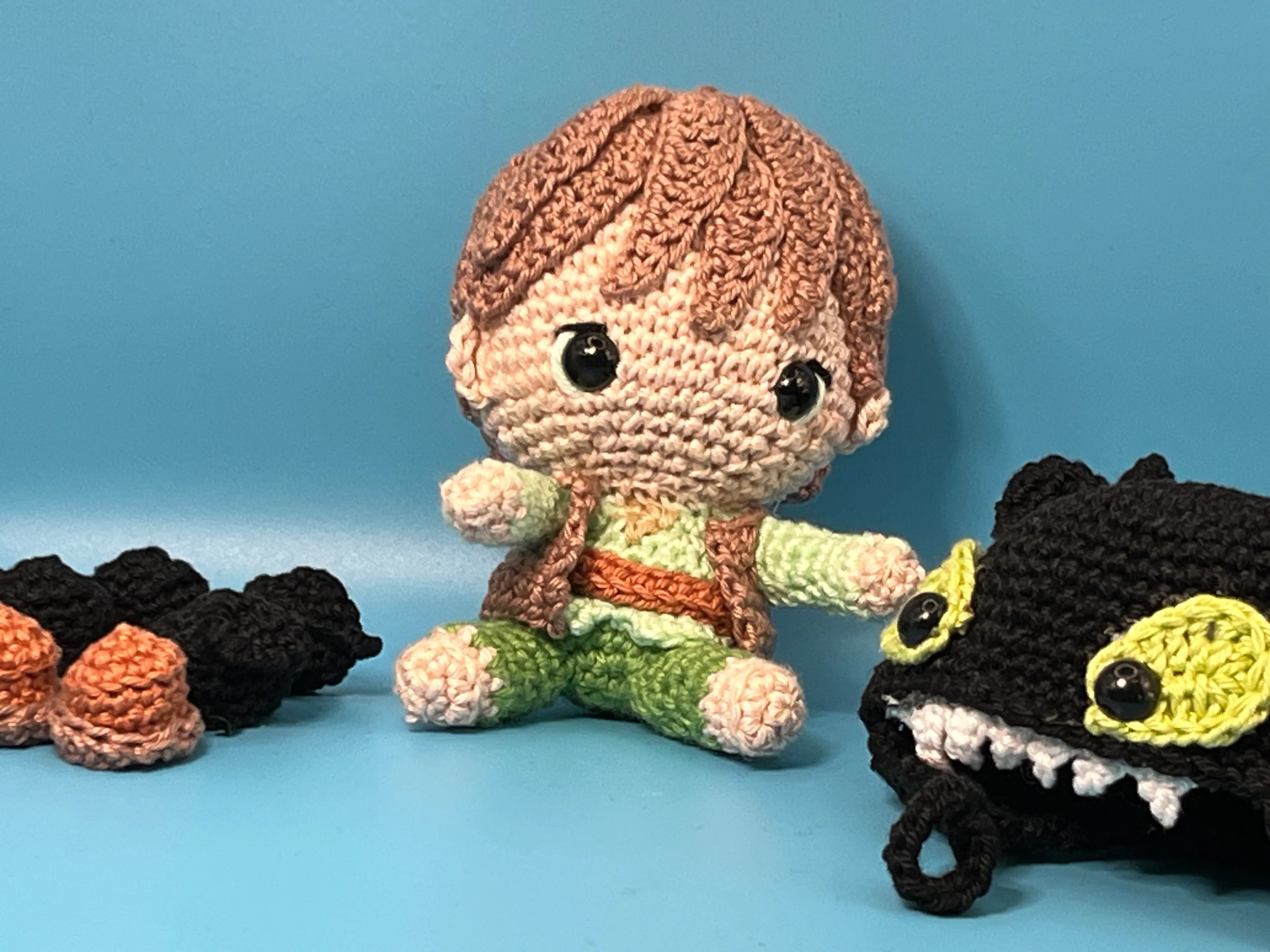 Alternate view of Hiccup’s yarn hair and Viking outfit