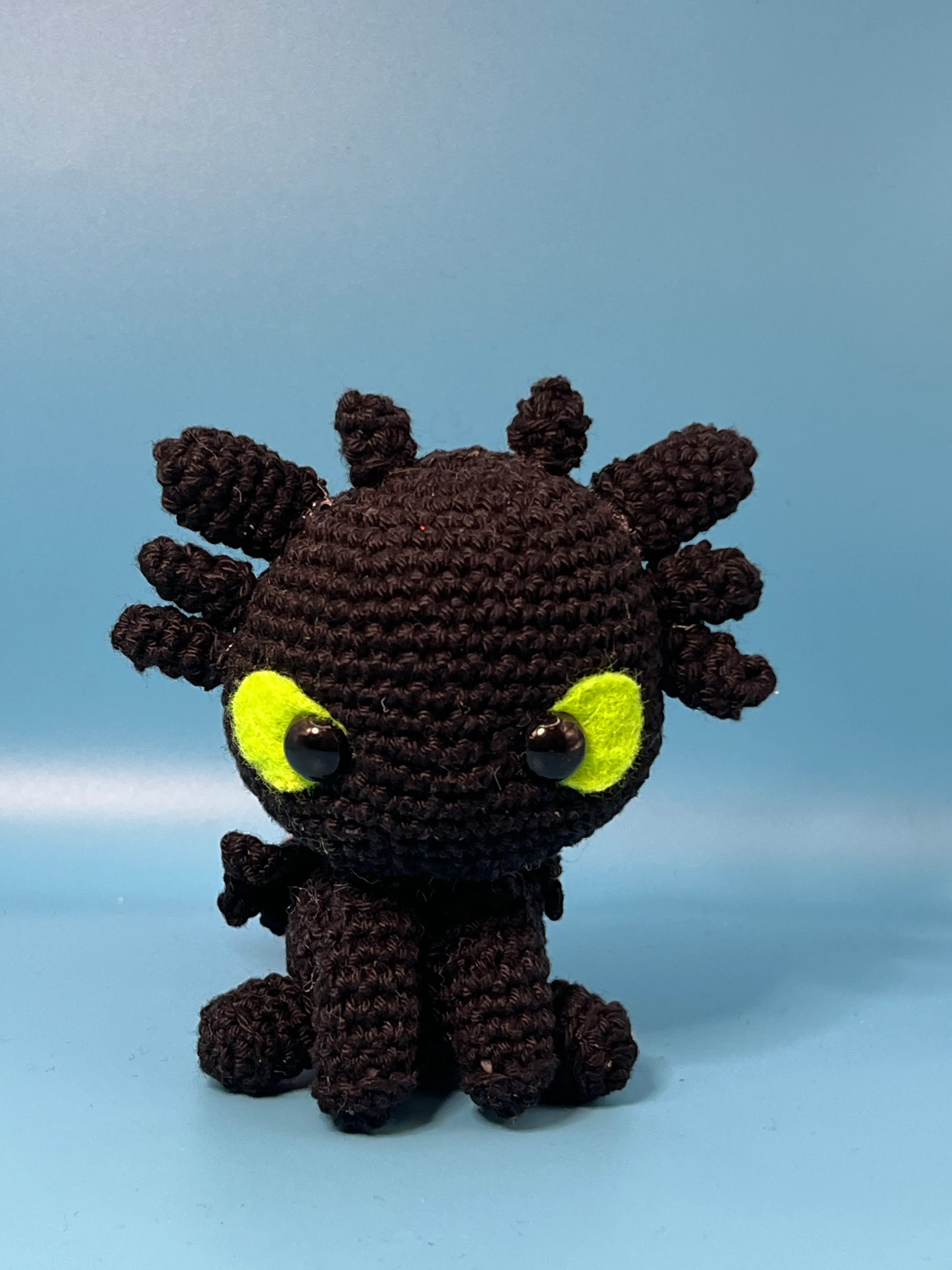 Alternate view showing Toothless’s black wings and long tail