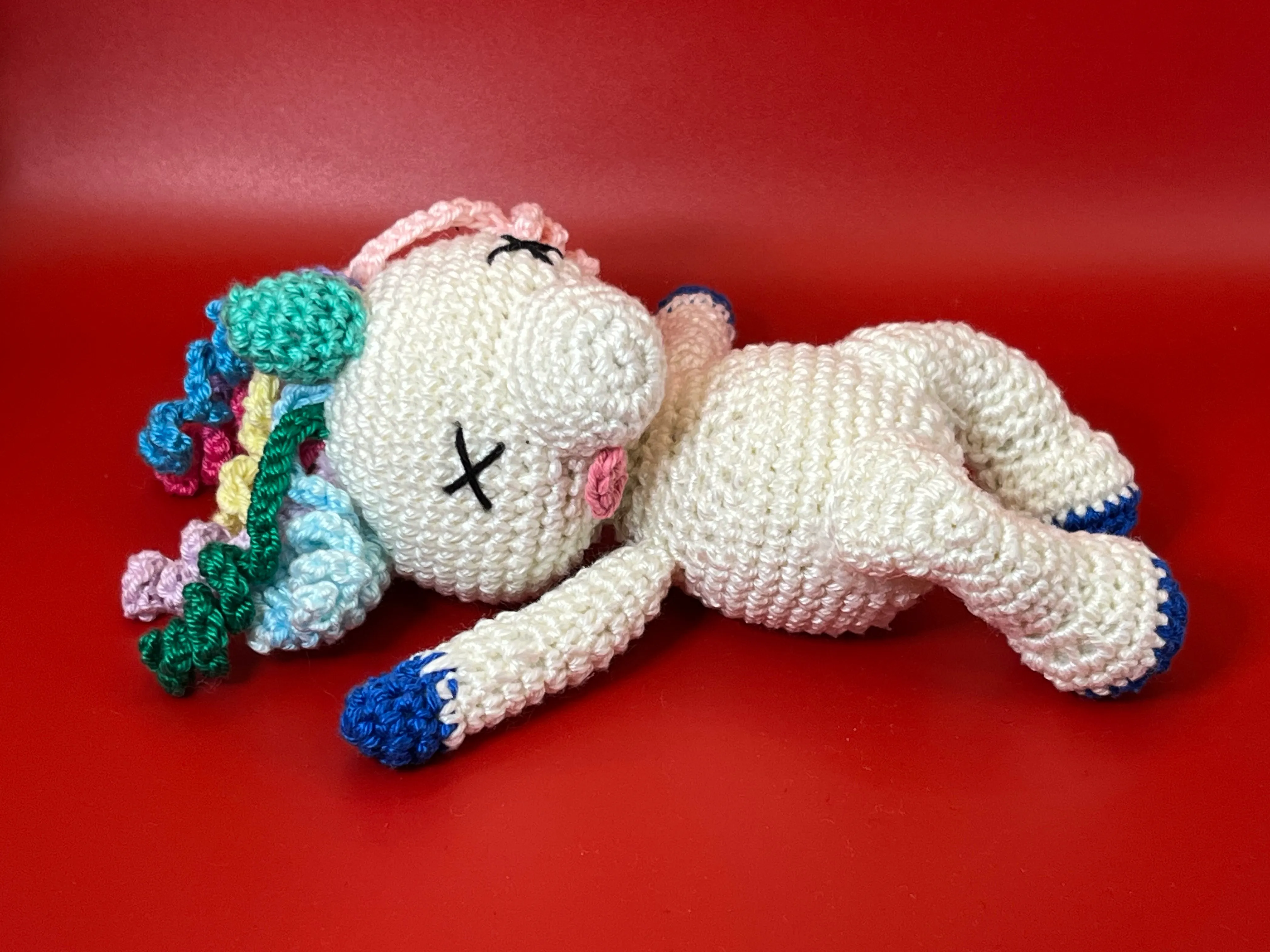Alternate view showing the unicorn’s oversized round eyes
