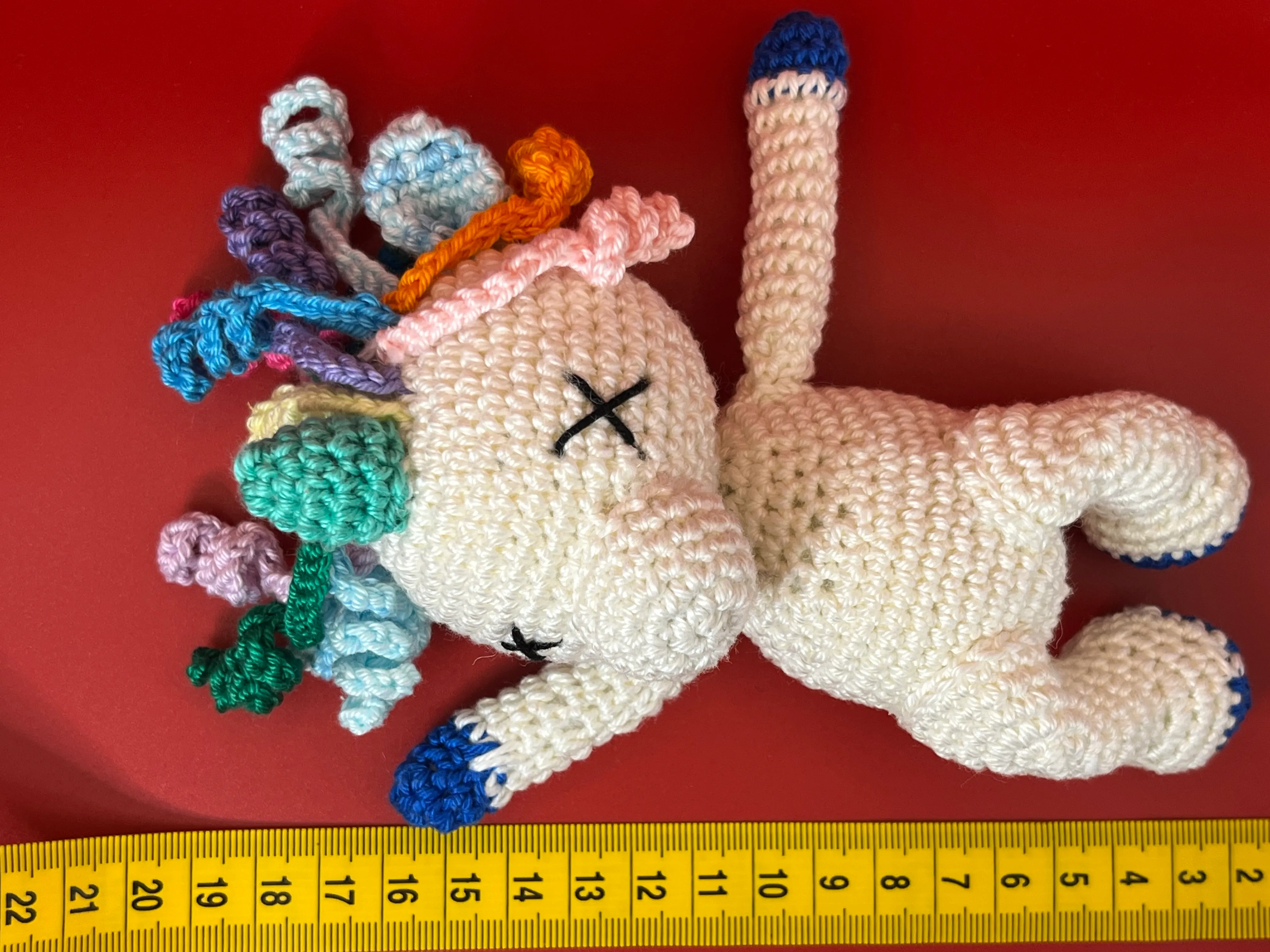Side view of the unicorn’s colourful yarn mane
