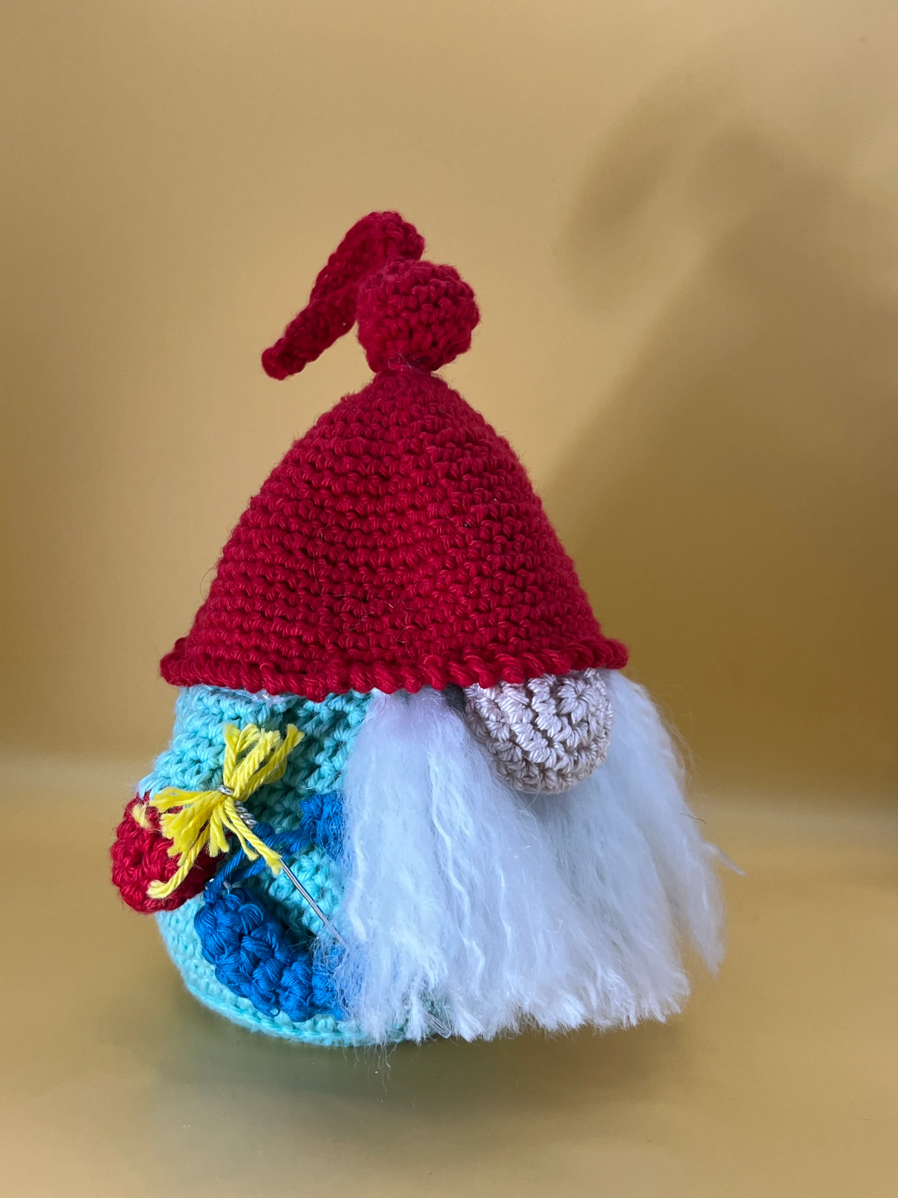 Alternate view of the Sagittarius gnome’s decorated hat and white beard